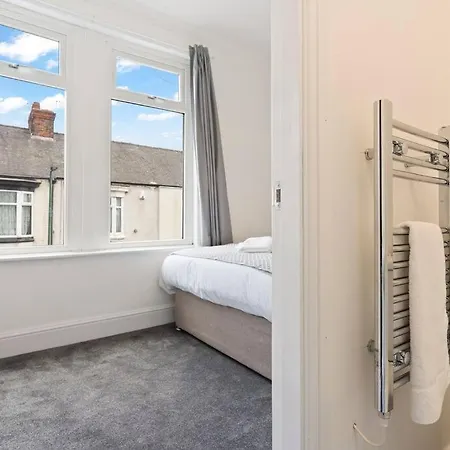 4 Bedroom 4 Bathroom House - Location - Free Parking, Fast Wifi And Smart Tvs - Perfect For Contractors And Groups - By Yoko Redcar
