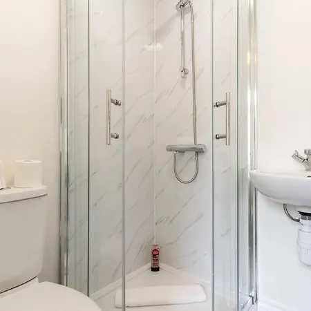 Сasa de vacaciones 4 Bedroom 4 Bathroom House - Location - Free Parking, Fast Wifi And Smart Tvs - Perfect For Contractors And Groups - By Yoko