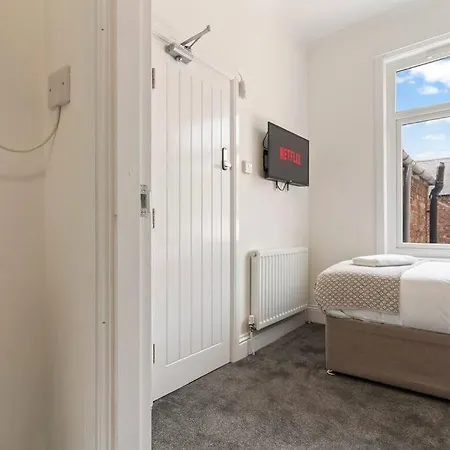 4 Bedroom 4 Bathroom House - Location - Free Parking, Fast Wifi And Smart Tvs - Perfect For Contractors And Groups - By Yoko Redcar