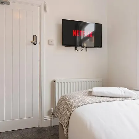 4 Bedroom 4 Bathroom House - Location - Free Parking, Fast Wifi And Smart Tvs - Perfect For Contractors And Groups - By Yoko * Redcar