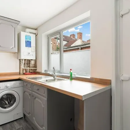 4 Bedroom 4 Bathroom House - Location - Free Parking, Fast Wifi And Smart Tvs - Perfect For Contractors And Groups - By Yoko * Redcar