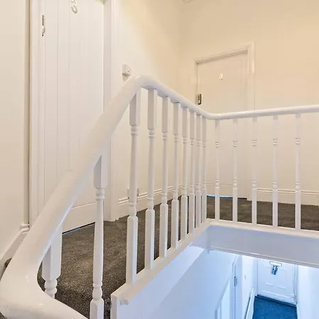 4 Bedroom 4 Bathroom House - Location - Free Parking, Fast Wifi And Smart Tvs - Perfect For Contractors And Groups - By Yoko Сasa de vacaciones Redcar